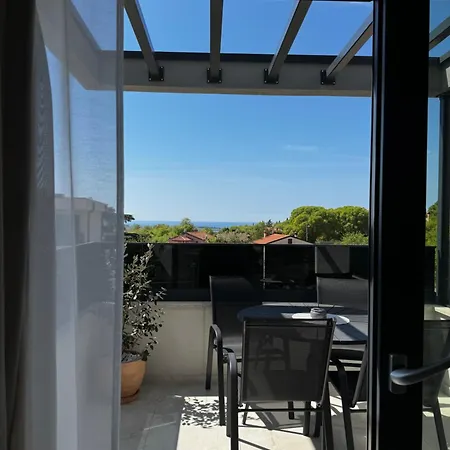 Nina, Tar Appartement