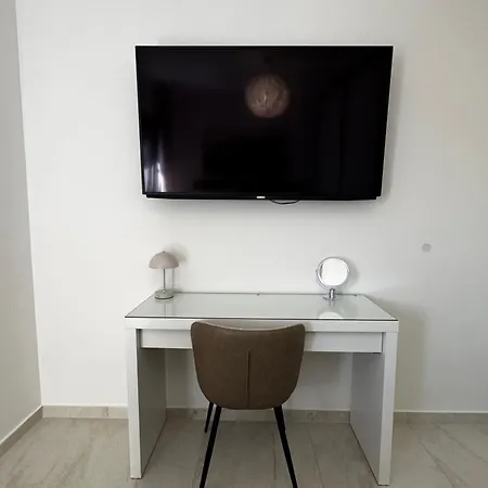 Nina, Tar Appartement Frata